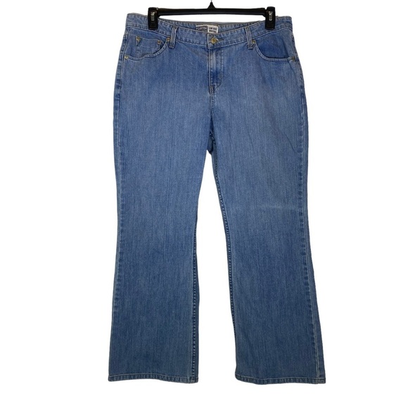 Levis Strauss Signature size 16 short lowrise  bootcut  light wash denim jeans - Picture 2 of 6